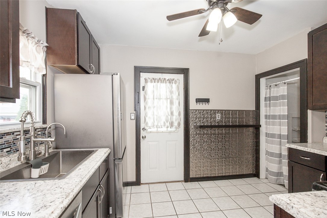 2083 Chesterland Avenue Lakewood OH 44107