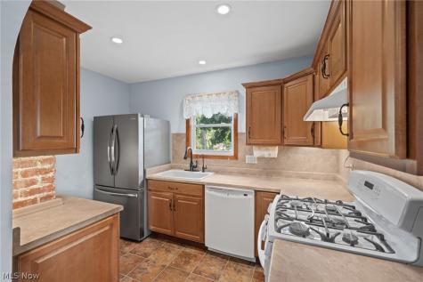 957 Cleveland Avenue Amherst OH 44001