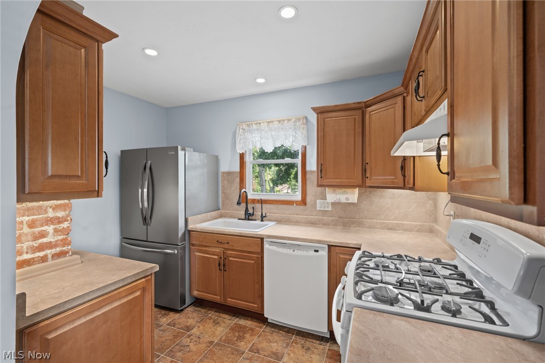 957 Cleveland Avenue Amherst OH 44001