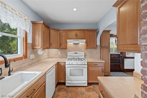 957 Cleveland Avenue Amherst OH 44001