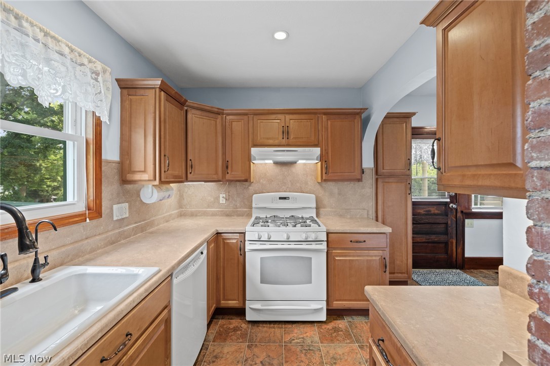 957 Cleveland Avenue Amherst OH 44001