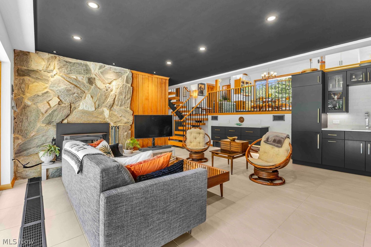 29523 Wolf Road Bay Village OH 44140
