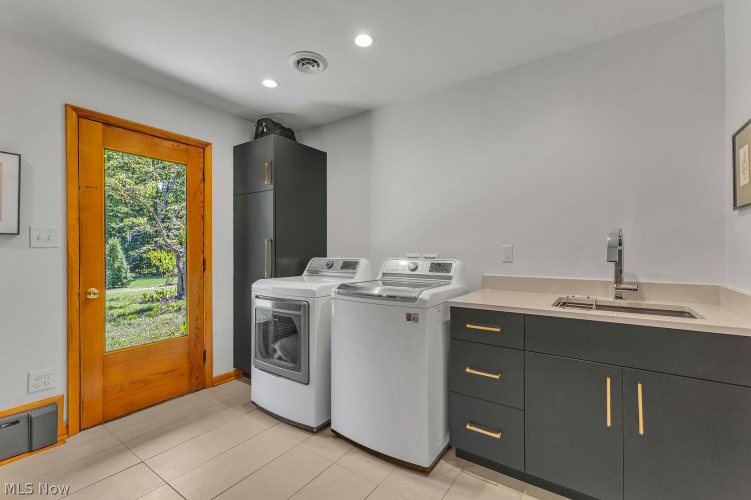 29523 Wolf Road Bay Village OH 44140