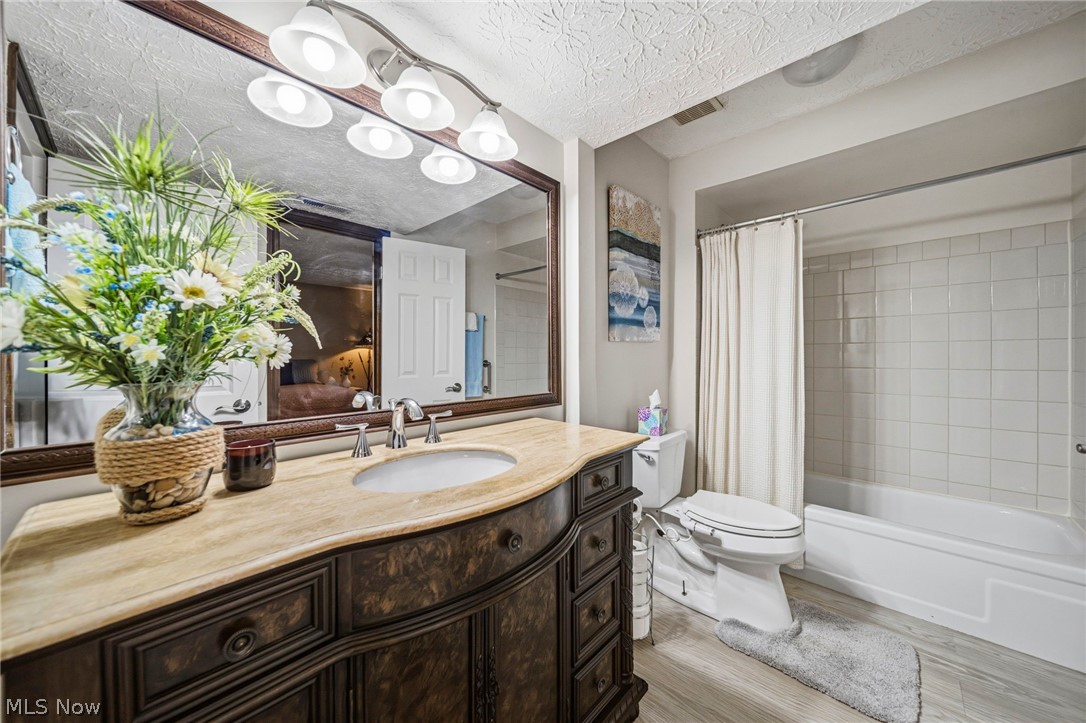 9060 Bluejay Lane Mentor OH 44060