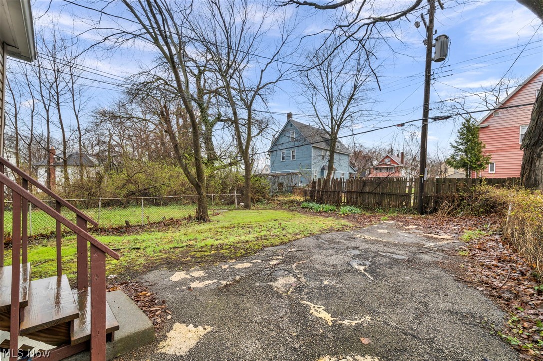 1639 Delmont Avenue East Cleveland OH 44112
