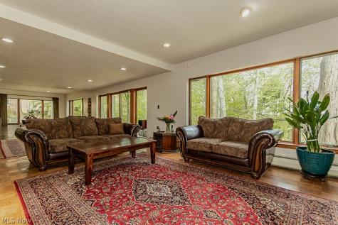 6811 Drexel Drive Seven Hills OH 44131