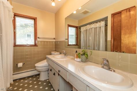 6811 Drexel Drive Seven Hills OH 44131