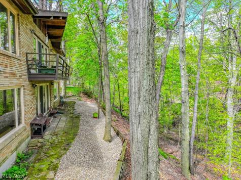 6811 Drexel Drive Seven Hills OH 44131