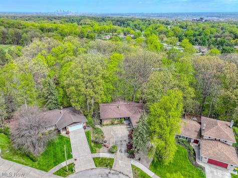 6811 Drexel Drive Seven Hills OH 44131