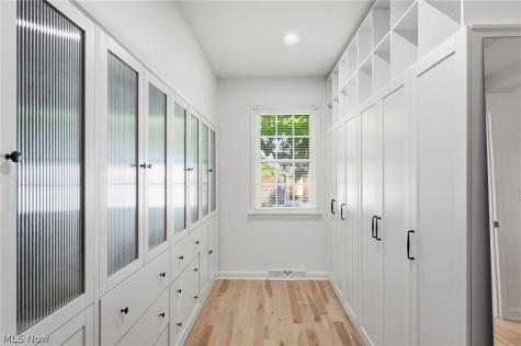 21510 Halburton Road Beachwood OH 44112