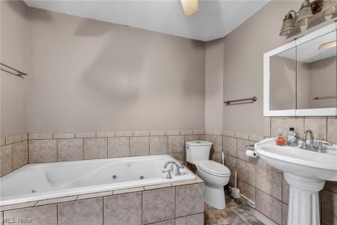 1825 Treadway Cleveland OH 44109
