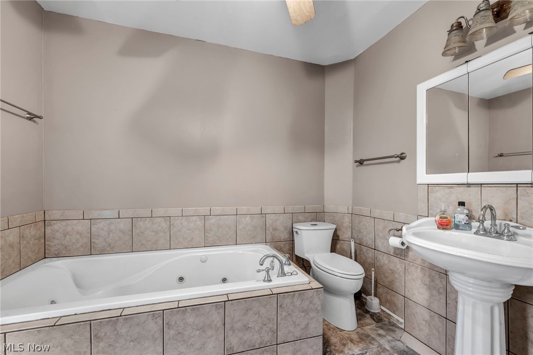 1825 Treadway Cleveland OH 44109