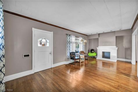 1825 Treadway Cleveland OH 44109