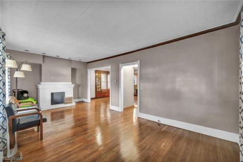 1825 Treadway Cleveland OH 44109