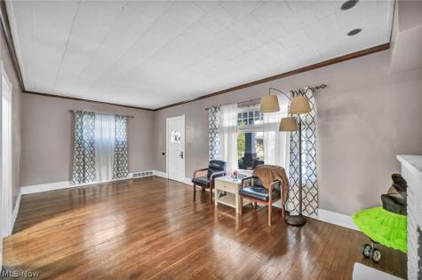 1825 Treadway Cleveland OH 44109