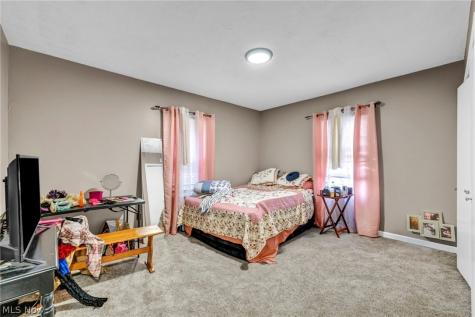 1825 Treadway Cleveland OH 44109