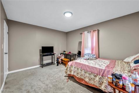 1825 Treadway Cleveland OH 44109