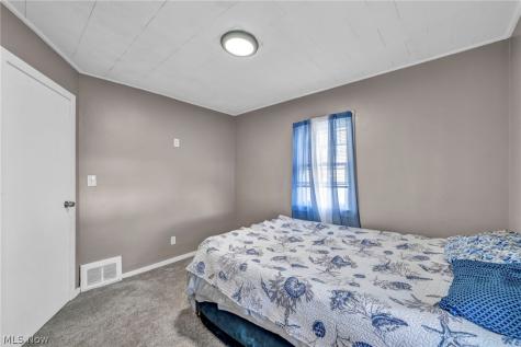 1825 Treadway Cleveland OH 44109