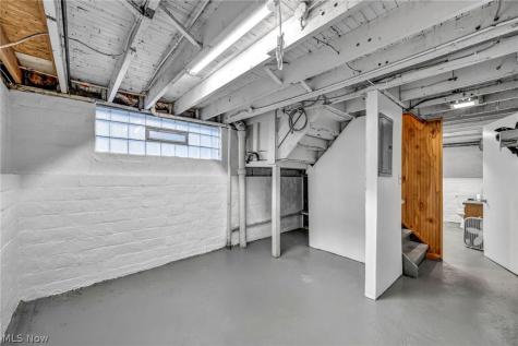 1825 Treadway Cleveland OH 44109