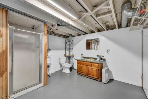 1825 Treadway Cleveland OH 44109