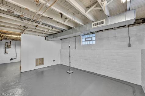1825 Treadway Cleveland OH 44109