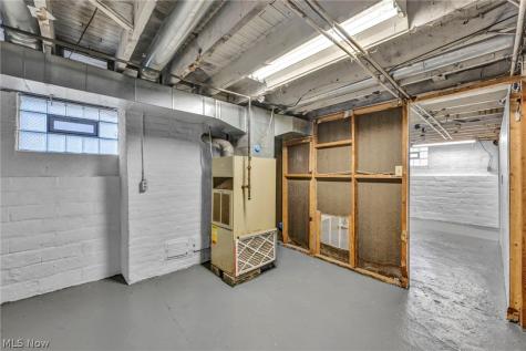 1825 Treadway Cleveland OH 44109
