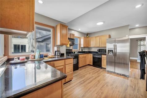 1825 Treadway Cleveland OH 44109
