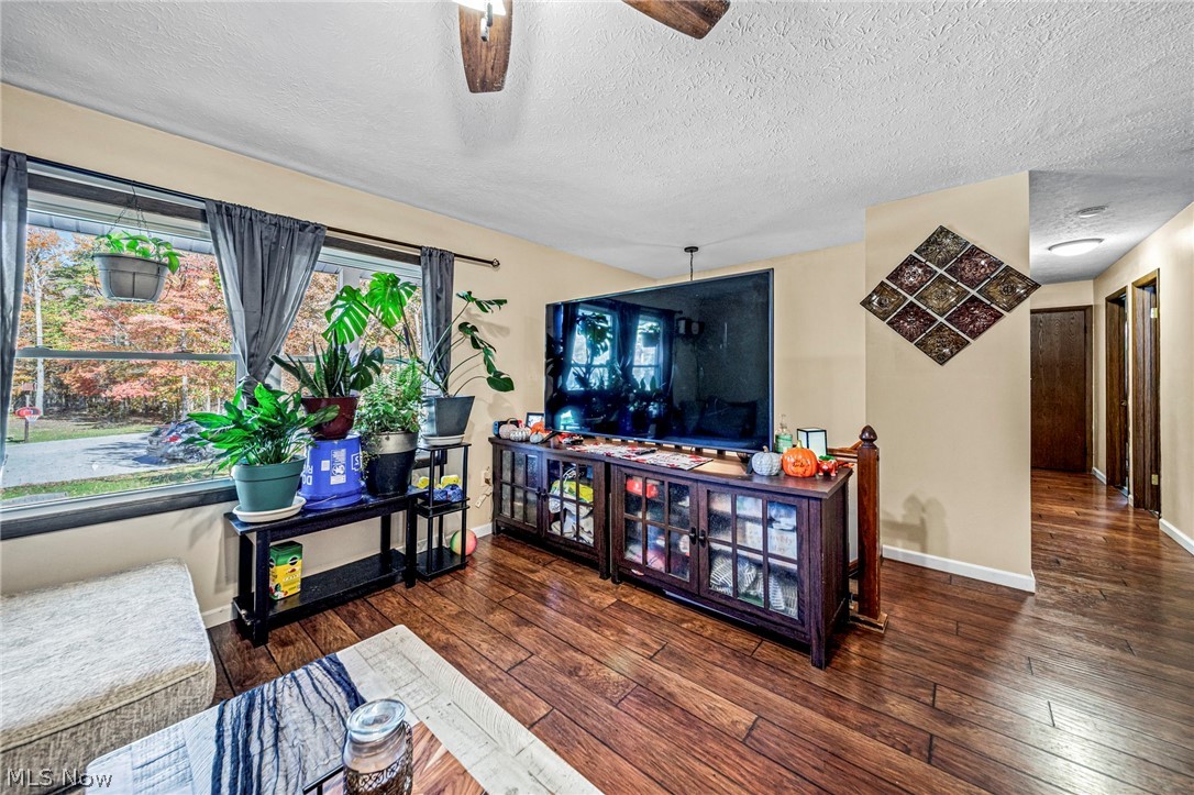 7435 Glenwood Road Conneaut OH 44030