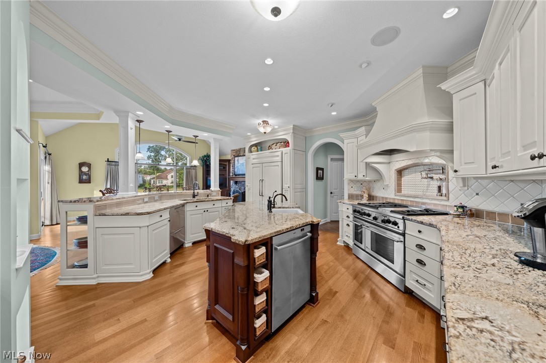282 W Edinburgh Drive Highland Heights OH 44143