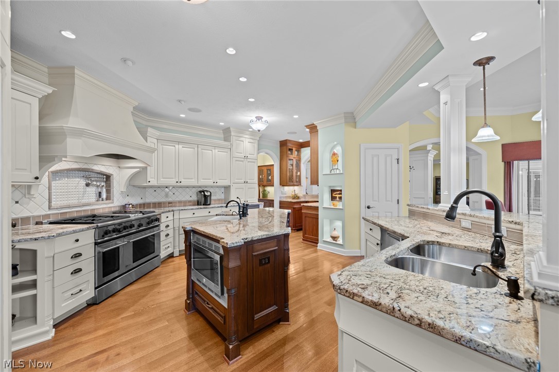 282 W Edinburgh Drive Highland Heights OH 44143