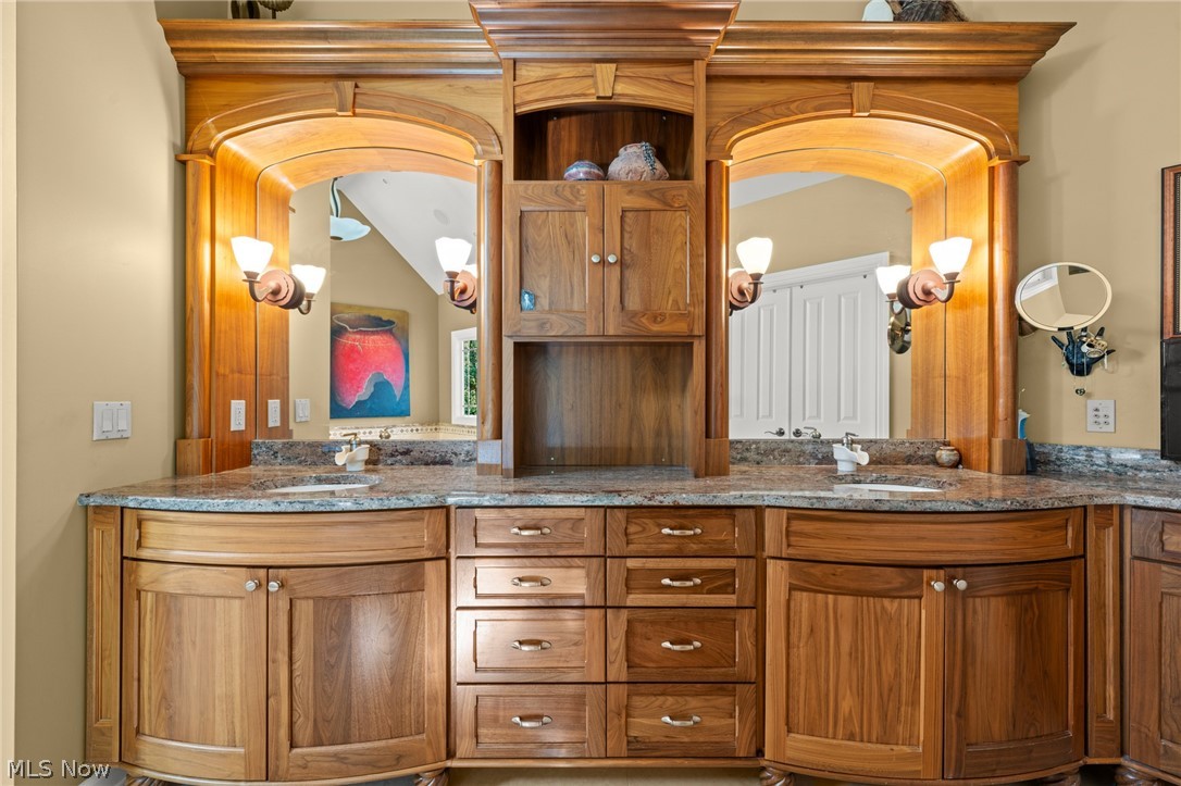 282 W Edinburgh Drive Highland Heights OH 44143