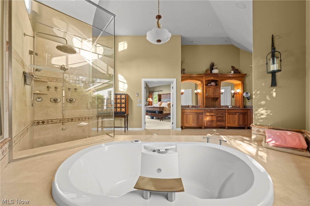 282 W Edinburgh Drive Highland Heights OH 44143