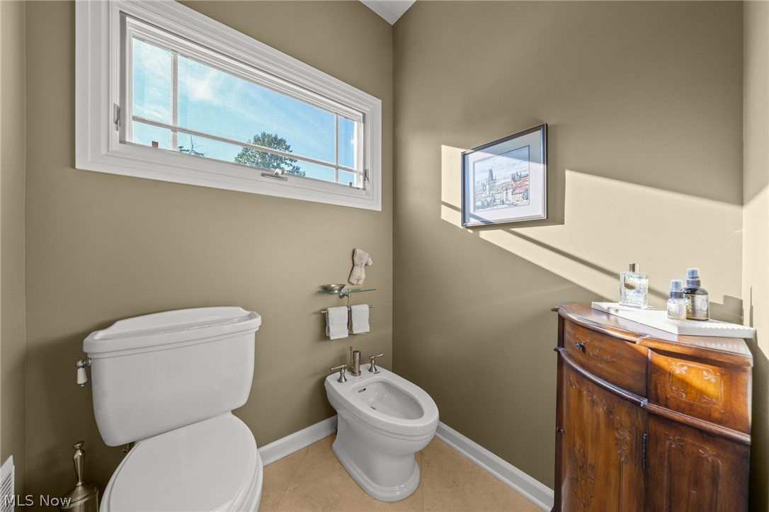 282 W Edinburgh Drive Highland Heights OH 44143