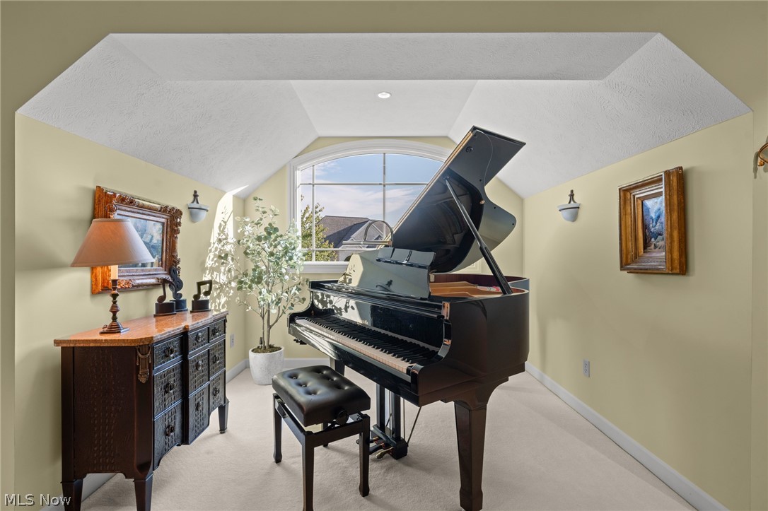 282 W Edinburgh Drive Highland Heights OH 44143