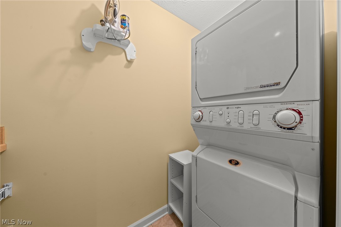282 W Edinburgh Drive Highland Heights OH 44143