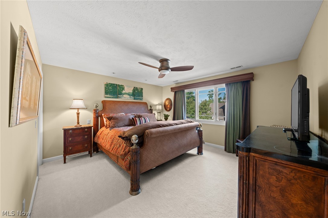 282 W Edinburgh Drive Highland Heights OH 44143