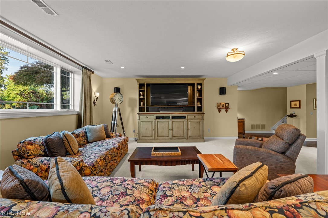 282 W Edinburgh Drive Highland Heights OH 44143