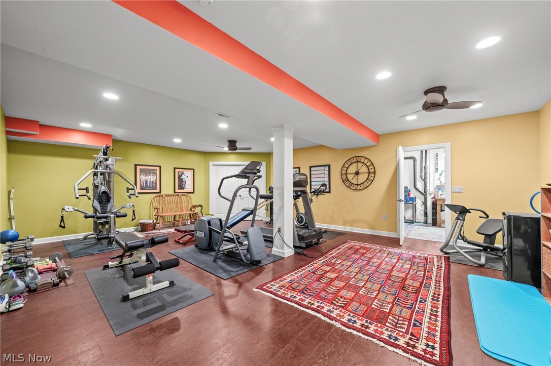282 W Edinburgh Drive Highland Heights OH 44143