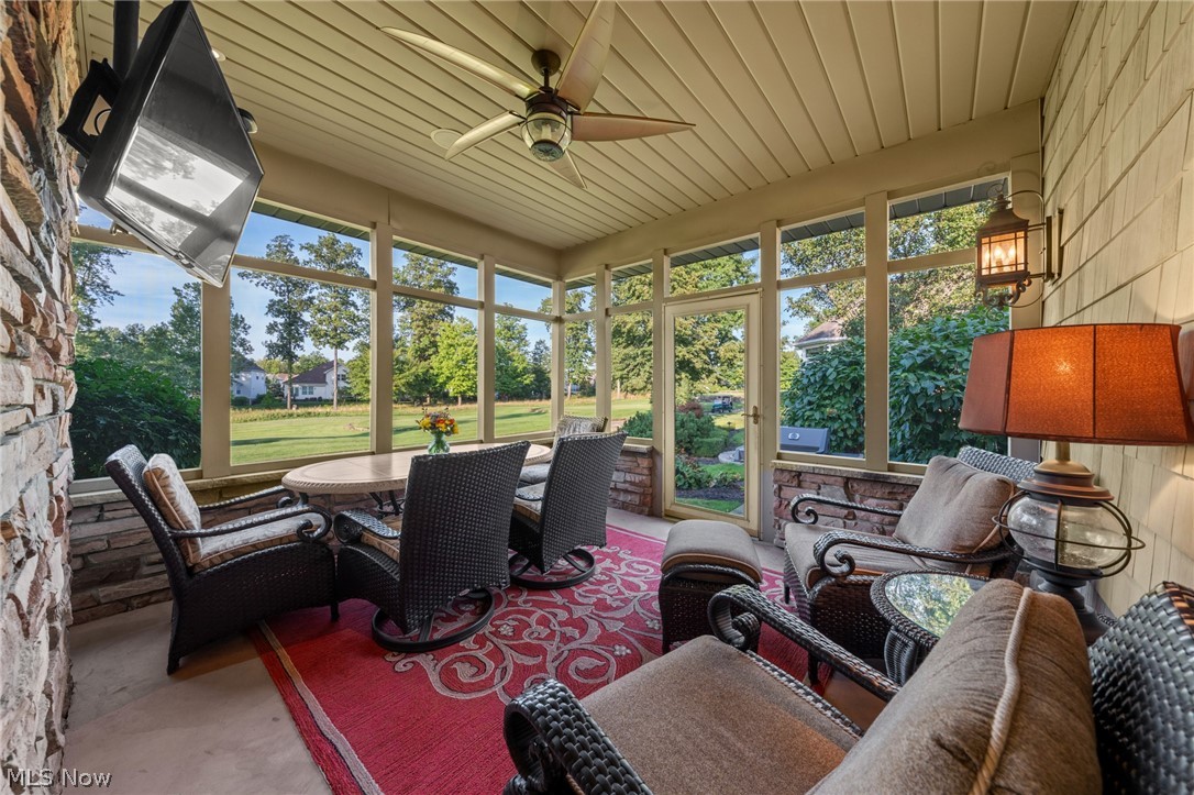 282 W Edinburgh Drive Highland Heights OH 44143