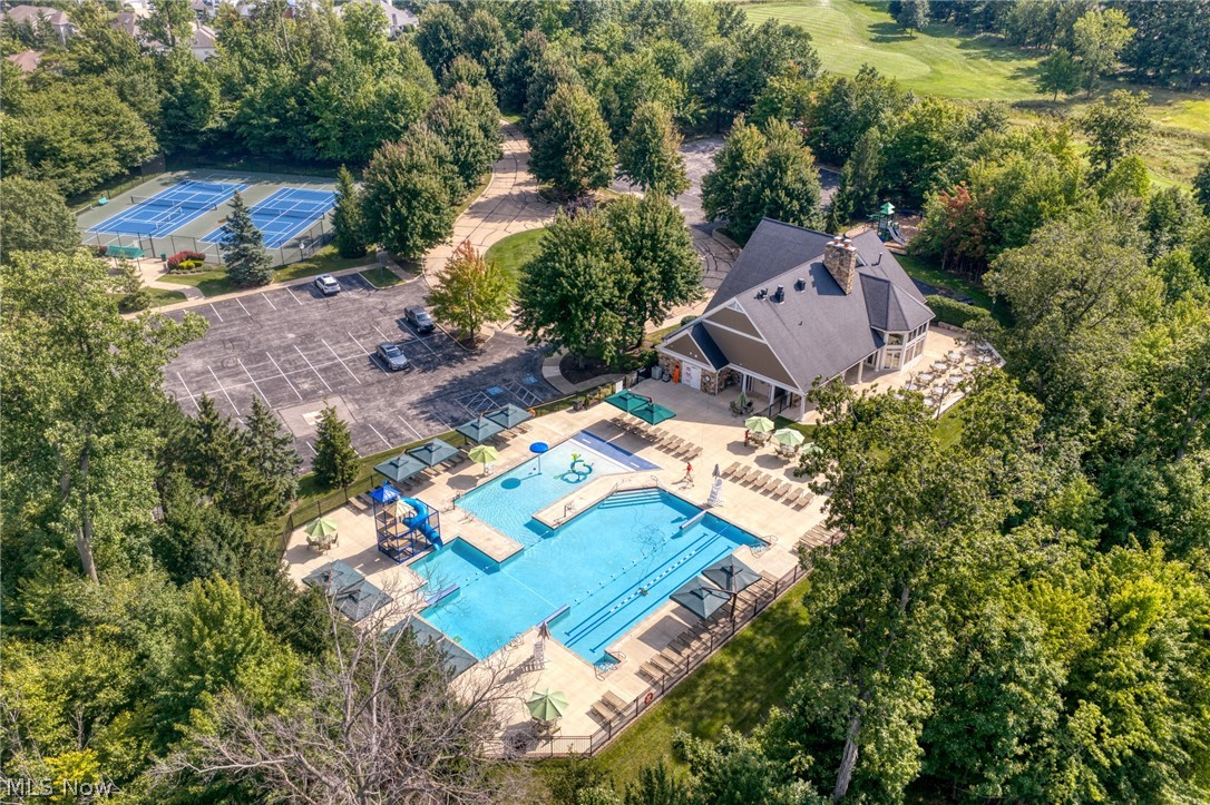 282 W Edinburgh Drive Highland Heights OH 44143
