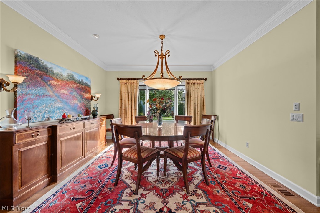 282 W Edinburgh Drive Highland Heights OH 44143