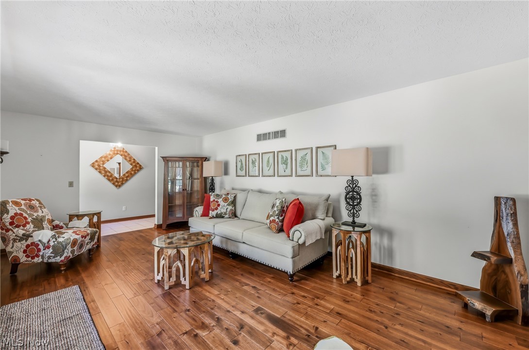 241 Cricket Lane Cortland OH 44410