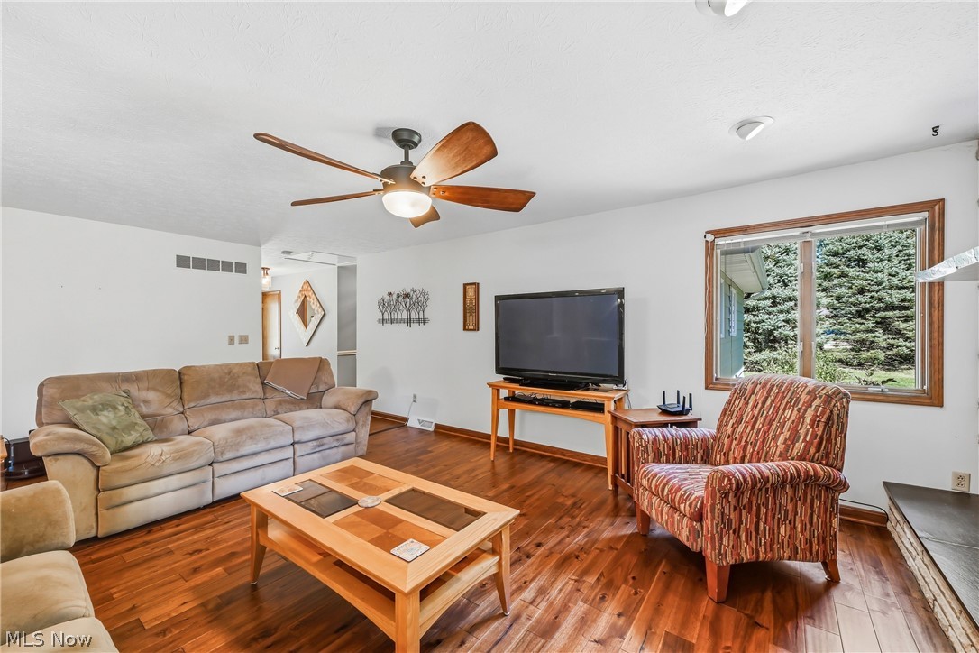 241 Cricket Lane Cortland OH 44410