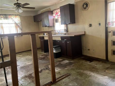 1548 E 296th Street Wickliffe OH 44092