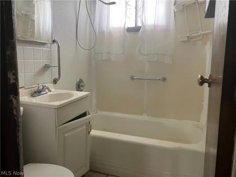 1548 E 296th Street Wickliffe OH 44092