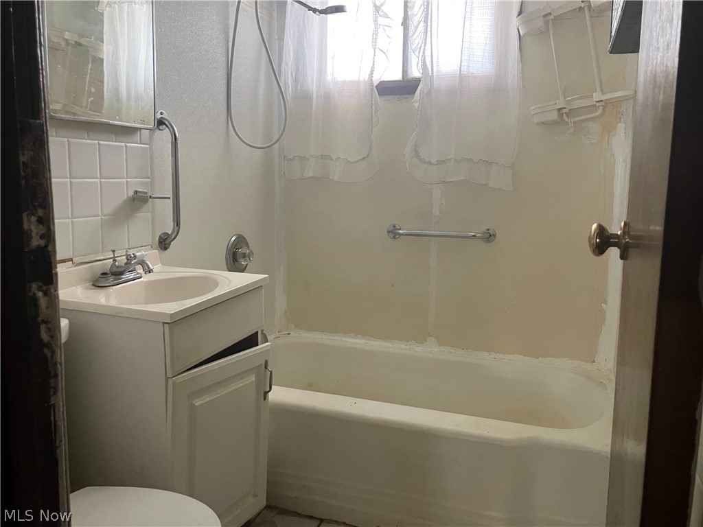 1548 E 296th Street Wickliffe OH 44092