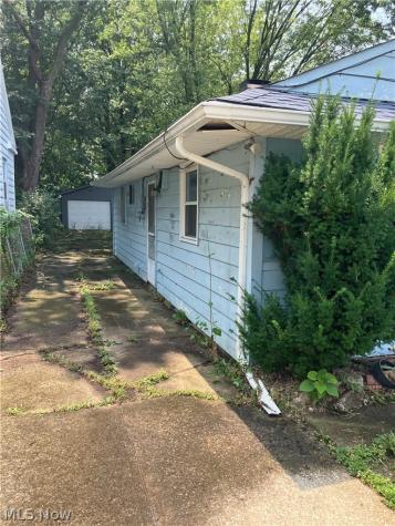 1548 E 296th Street Wickliffe OH 44092
