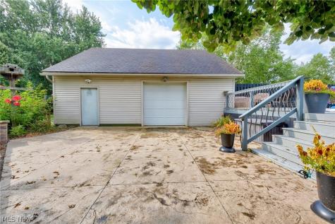 4456 Maplegrove Avenue Louisville OH 44641