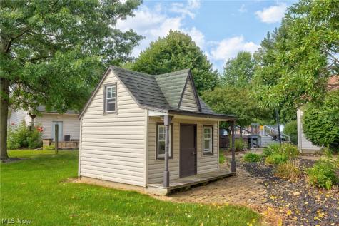 4456 Maplegrove Avenue Louisville OH 44641