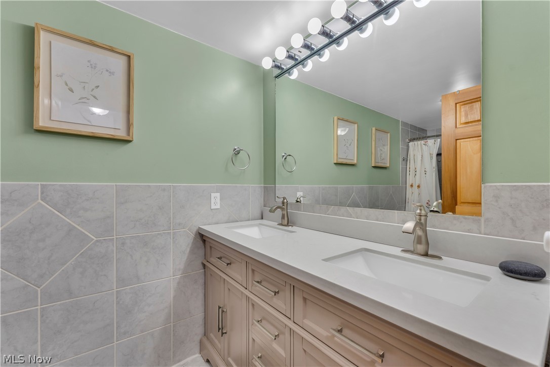 489 W Waterloo Road Akron OH 44314